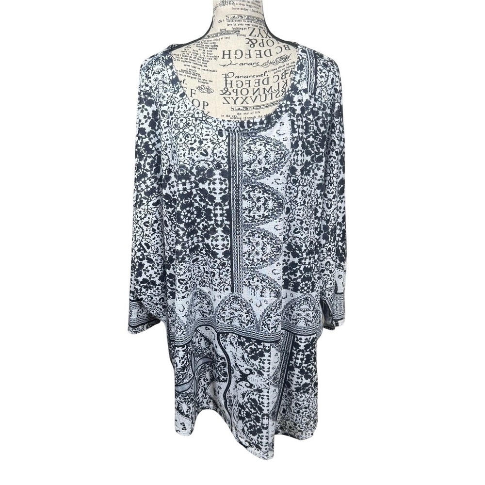 Avenue Black and White Floral Print Top